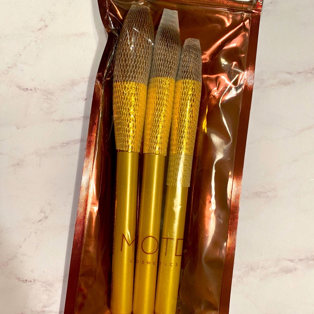 MOTD Cosmetics brushes